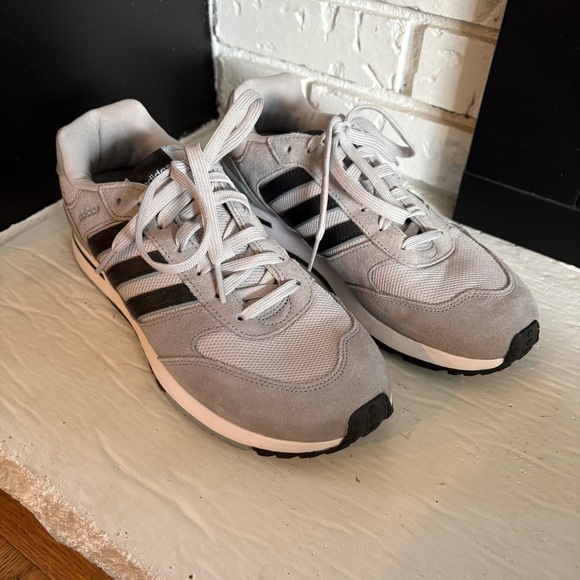 Adidas Men's Run 80s Gray and Black Sneakers - Picture 1 of 6